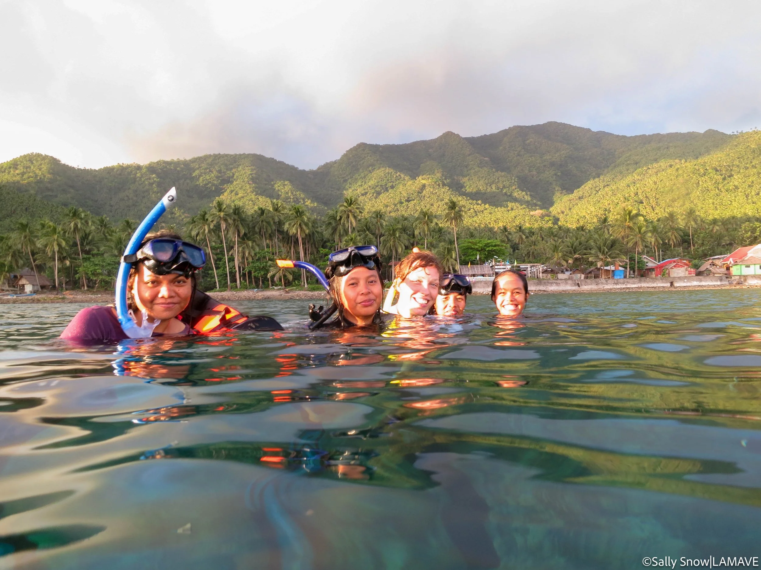 KASAKA tour guides and LAMAVE researchers during a swimming training session