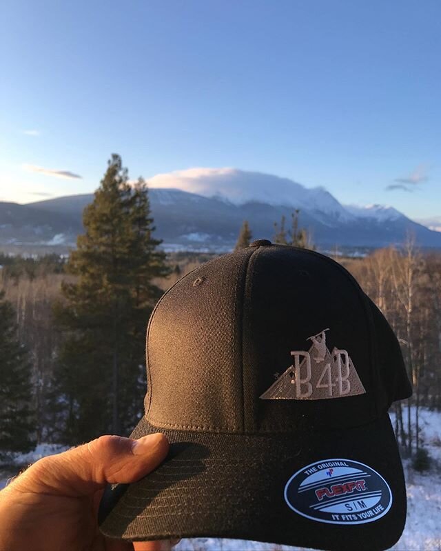 Less than a week to shop // Find boarding for Brant at @local.supply.co for everyone on your list &mdash; toques, tees, onesies and hats. Happy shopping!