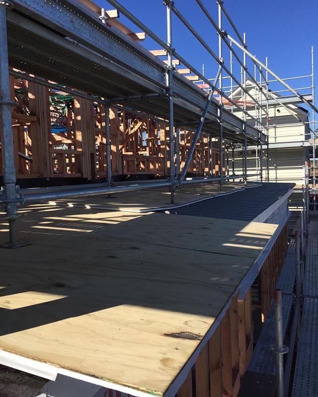 Scaffolding on a brand new lower roof. Our Approved Scaffolding Team have used foam board under plywood to protect the roof from any damage.