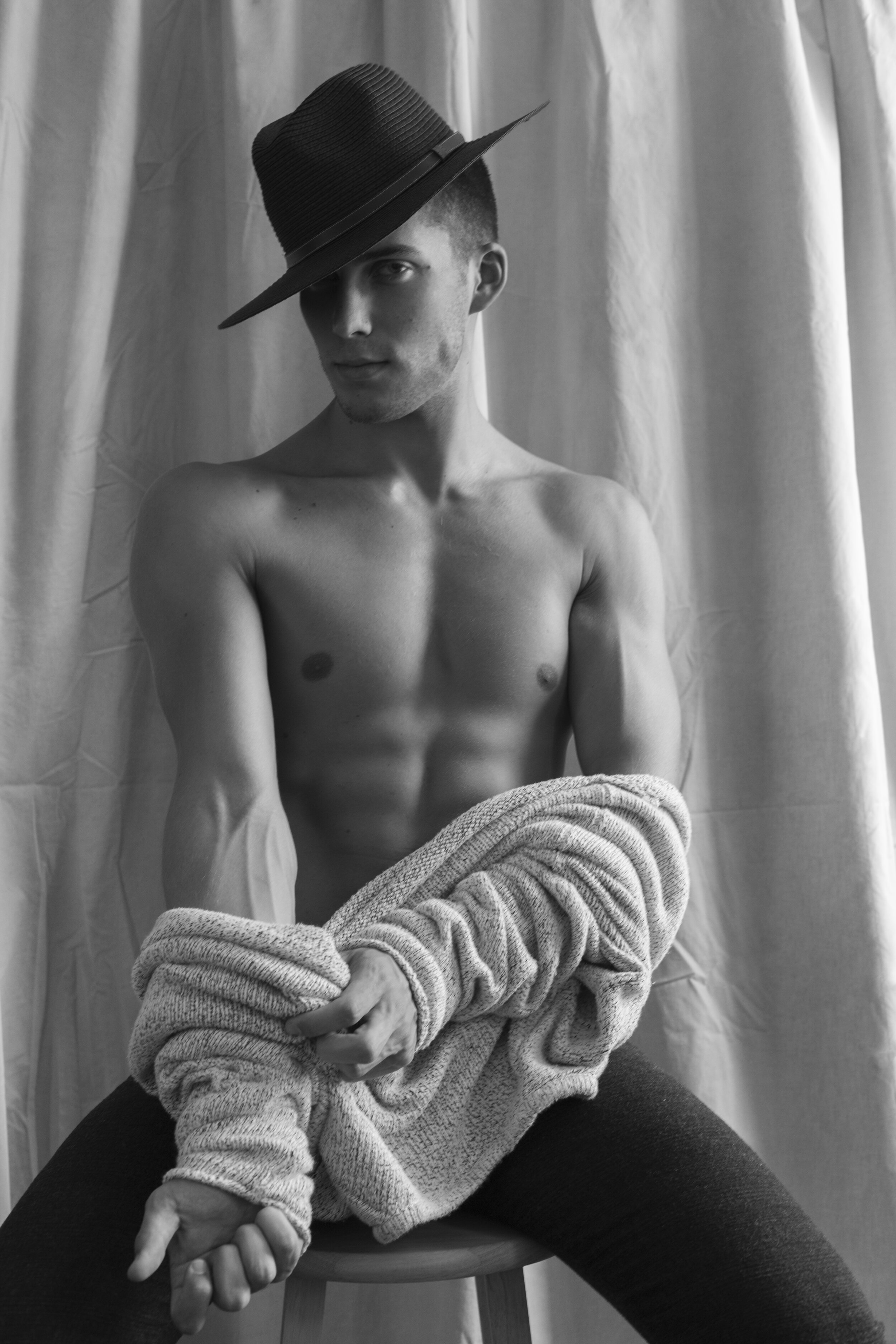 Cat and a hat (3).jpg