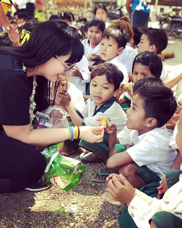 This time last year ! The best times With our HARK ANGEL GROUP ....pictured here @jesschasen , an essential part of our charity who helps with all Hark Angel work ! From all the team and children at our schools we want to thank you 🙏🏼 JEZOOBE JESS