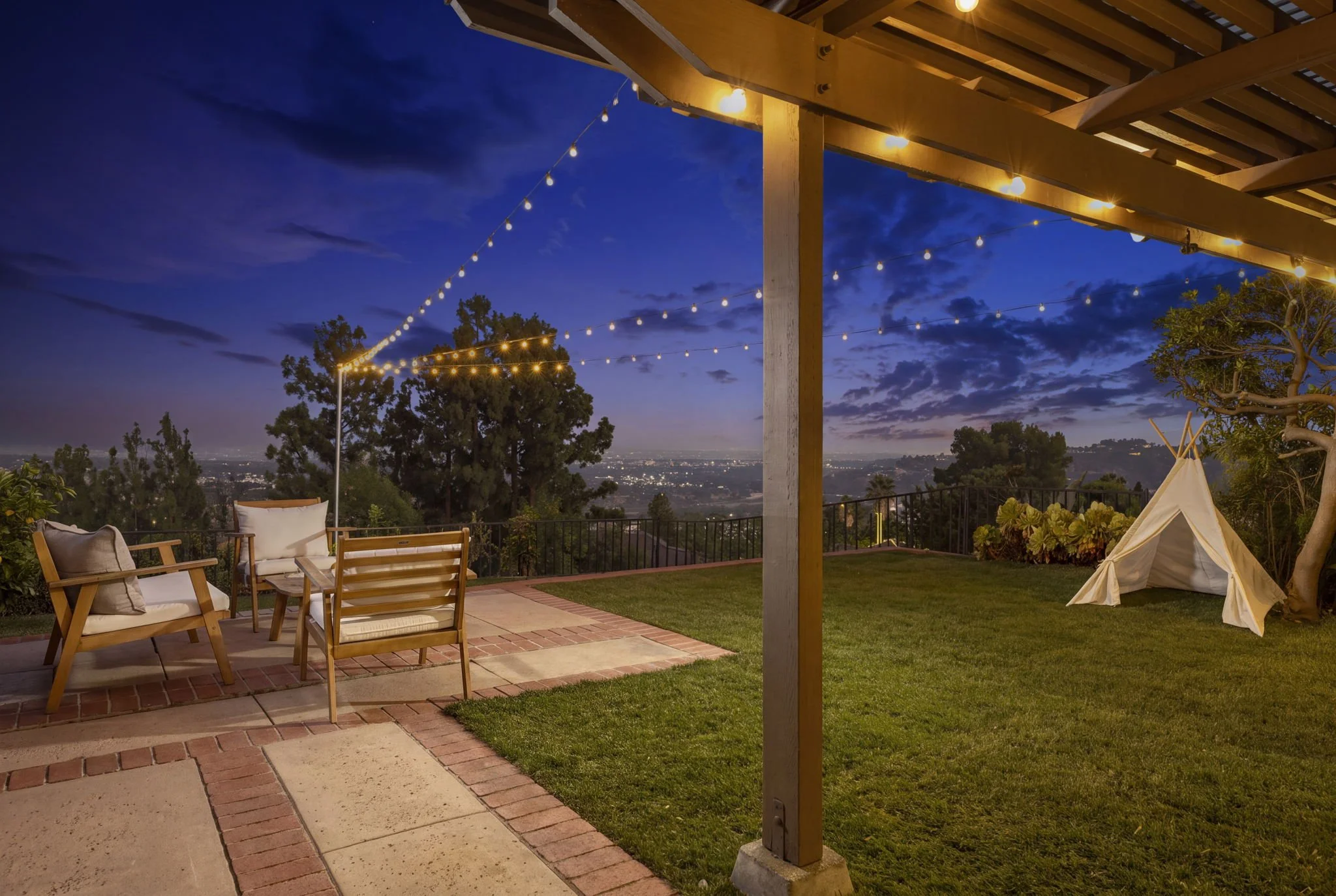 2-web-or-mls-381A2665-Twilight Flash â__ Standard.jpg