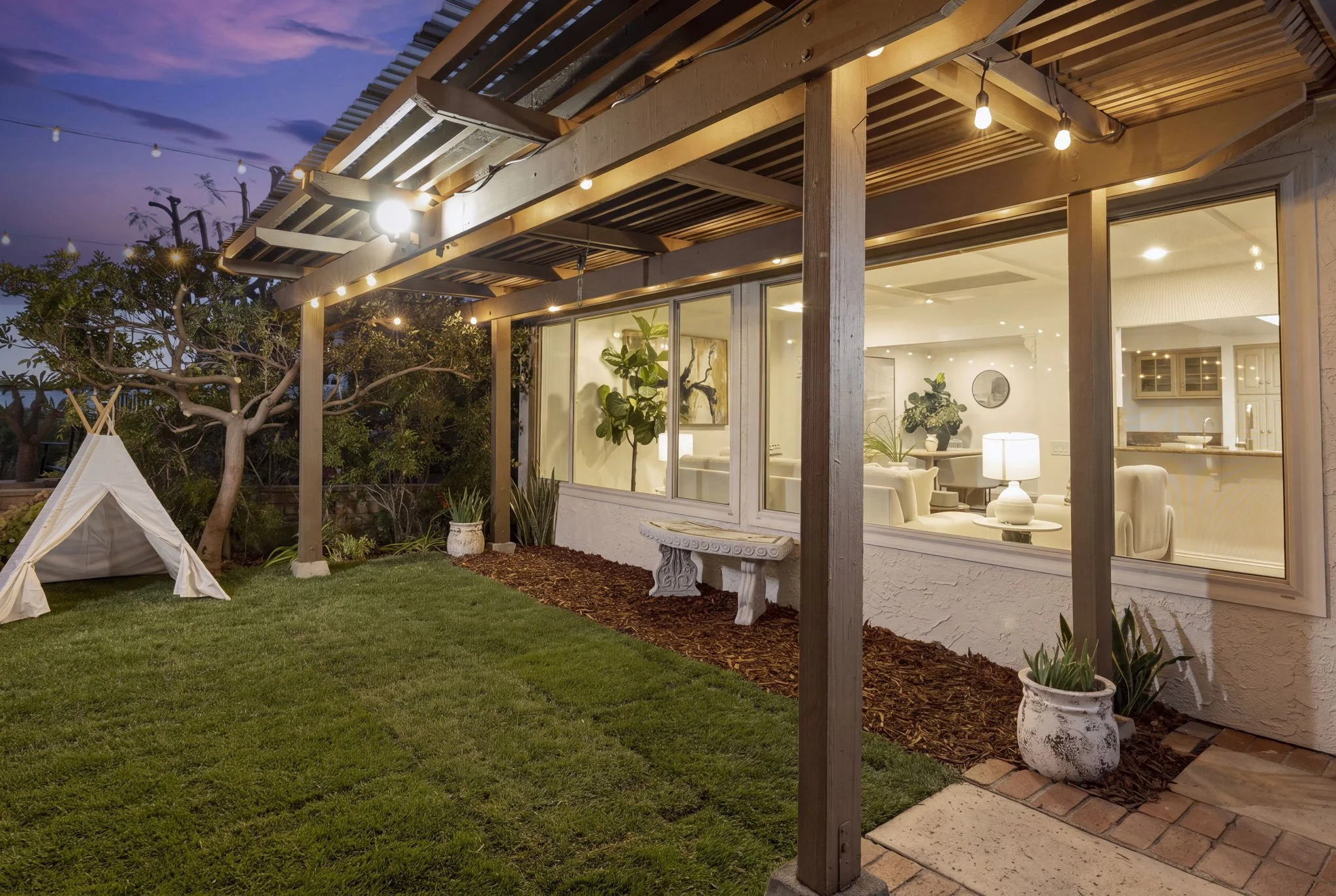 10-web-or-mls-381A2671-Twilight Flash — Standard.jpg