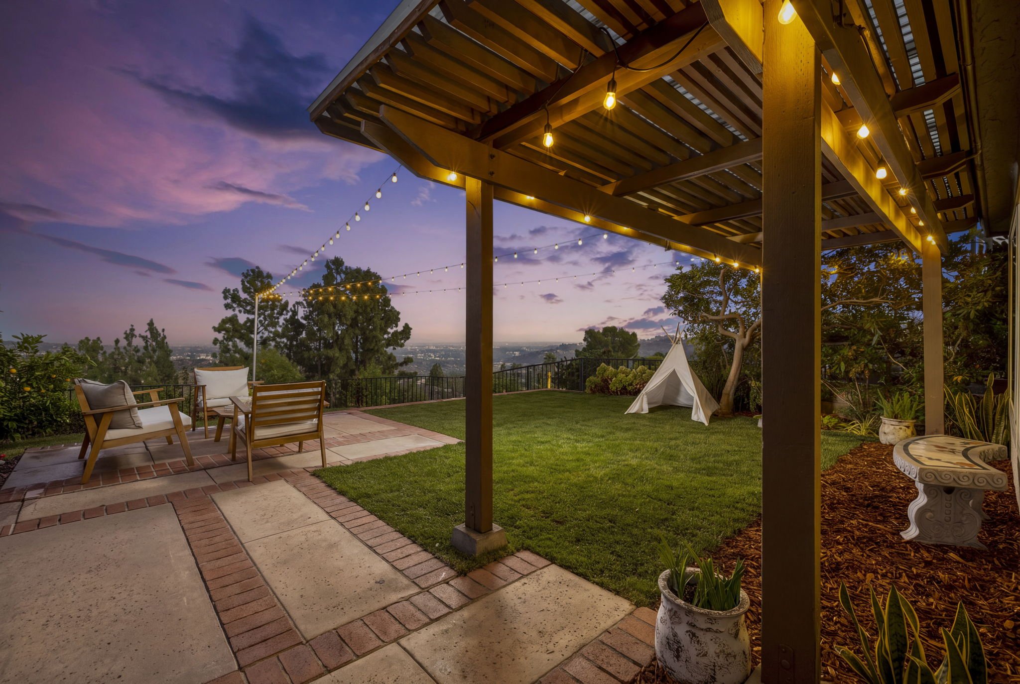 6-web-or-mls-381A2652-Twilight Flash — Standard.jpg