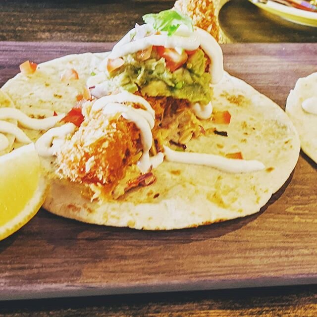 This little place seems to fly under the radar. Sensational fish tacos and seriously smooth coffee with great friendly service.  Do your tastebuds a favour. 
#lovevicpark #albanyhwycafestrip #fishtacos #thegeneralshermanevp #actonvictoriapark #kymand