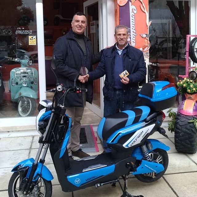 On Sunday 20 January 2019, a brand new Voltrish electric scooter of the company EVMOTION, worth 1200 euros was delivered to the lottery winner of AS FOIVOS KOS, ​​Mr. Alavera Sergio.
The lucky winner was drawn to the club's celebration on January 13,