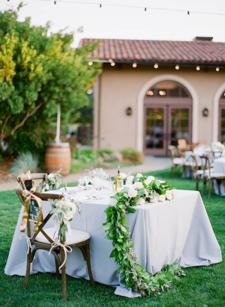 sweetheart-table-ideas-for-wedding-receptions-8-min.jpg