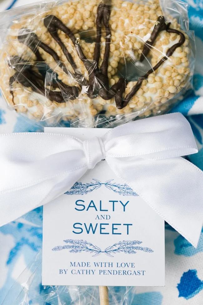 chocolate-covered-pretzel-wedding-favors-6-min.jpg