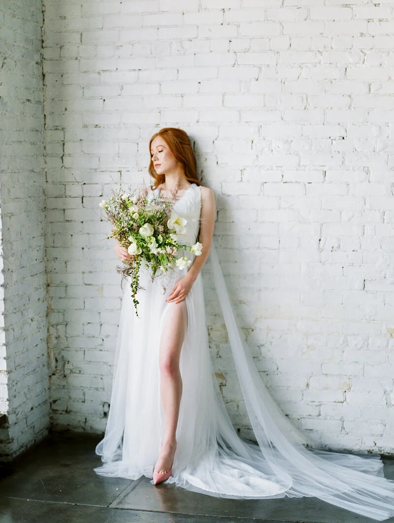 minimalist-celestial-wedding-inspo-17.jpg