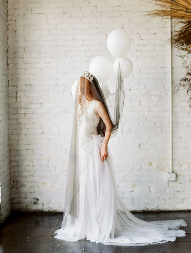 minimalist-celestial-wedding-inspo-4.jpg