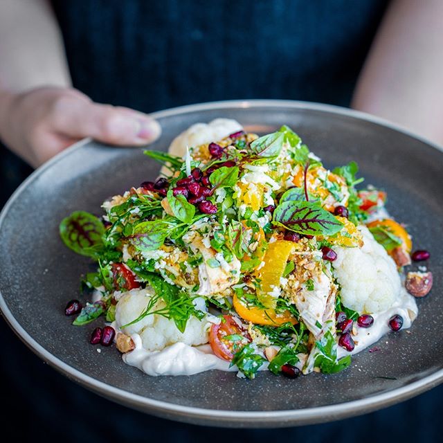 Pomegranates that shine like jewels in @greateatsco beautifully presented salads.

#cascadediningbelrose