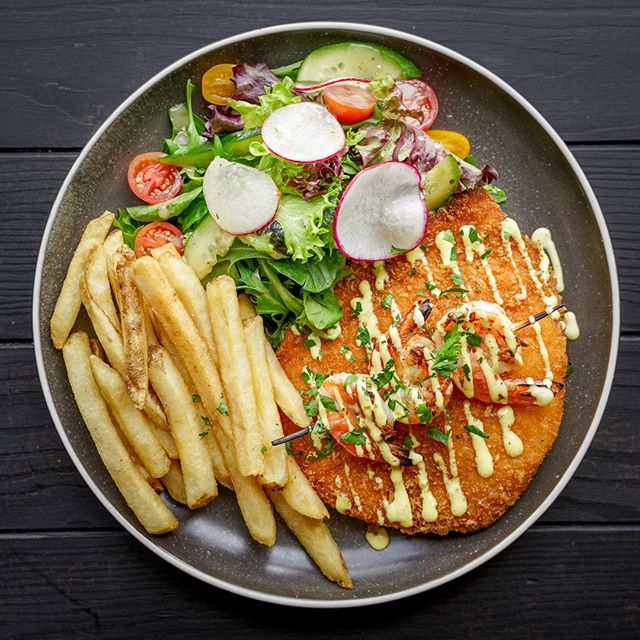 On Thursdays @maltbarrelbistro we schnitzel! $16 (members food deal) comes with chips giving you the sexiest schnitty you&rsquo;ll smash. We love it crispy and juicy! 
#maltbarrelcharandbar ⠀⠀⠀
⠀⠀⠀
⠀⠀⠀
⠀⠀⠀
⠀⠀⠀
⠀⠀⠀
⠀⠀⠀
⠀⠀⠀
⠀⠀⠀
⠀⠀⠀
⠀⠀⠀
⠀⠀⠀
⠀⠀⠀
⠀⠀⠀
⠀⠀⠀
