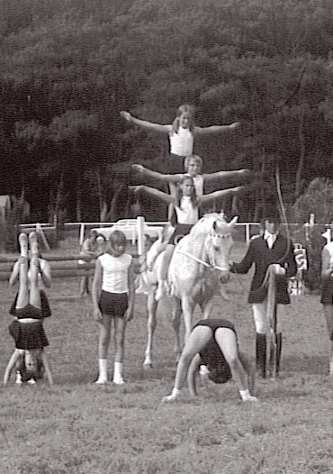 Politz holding horse with vaulting group