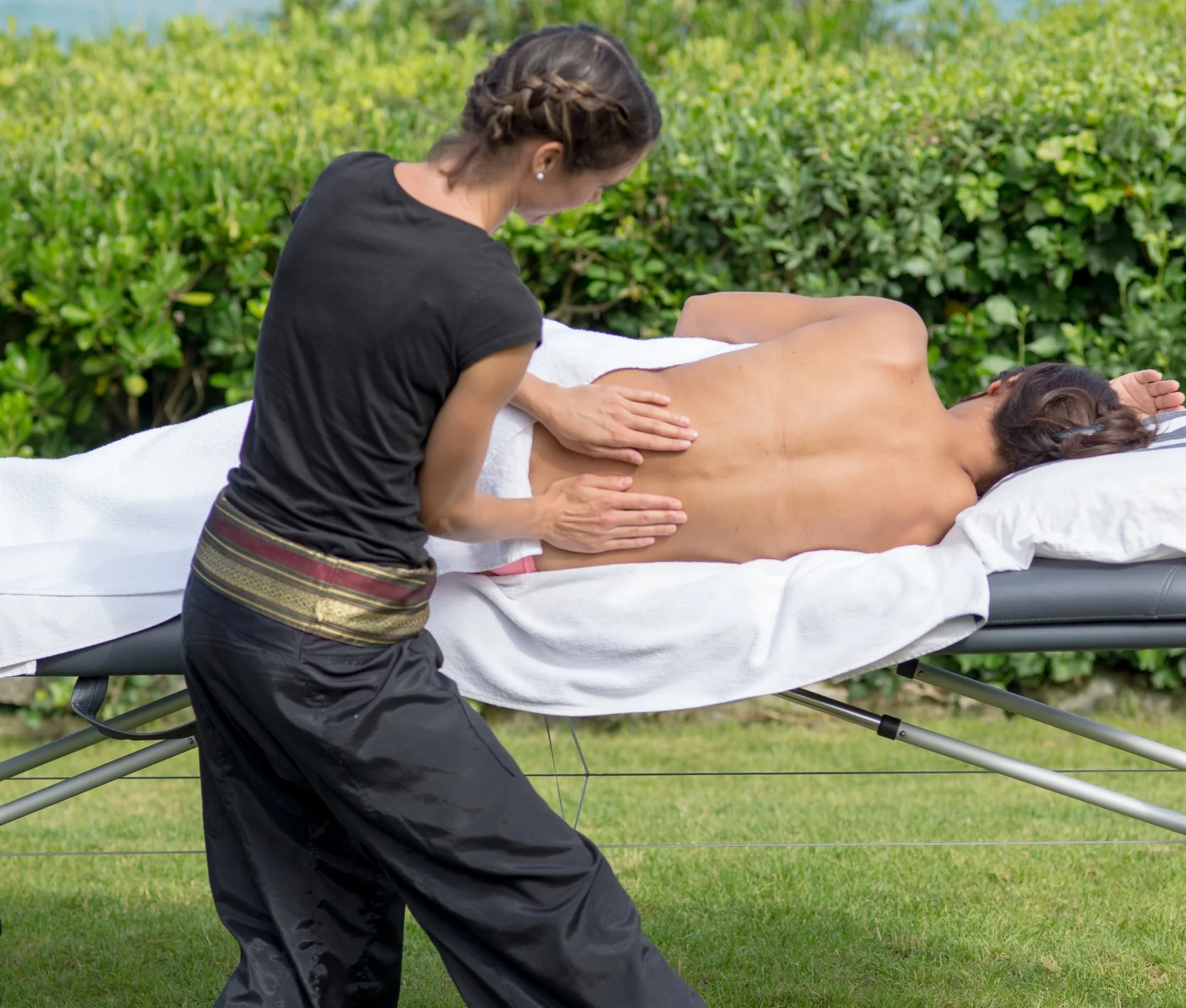 bihai-massages-biarritz-paris-pays-basque-femme-enceinte-grossesse-tensions-dos-relaxation-relachement-trimestre-adapte-personnalise.jpg
