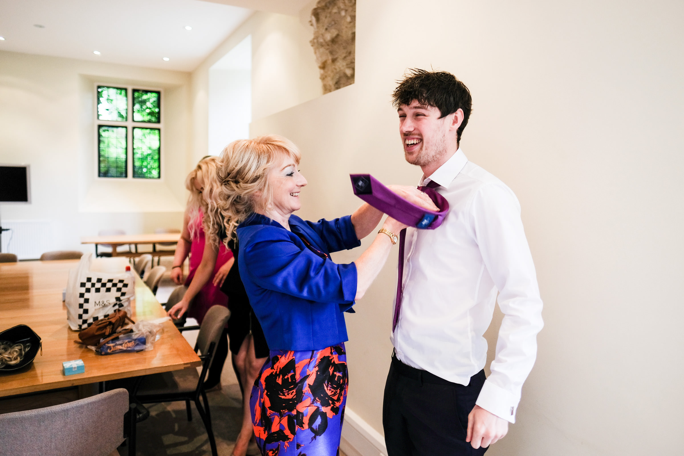 Wedding Photography at Farnham Castle 004.jpg