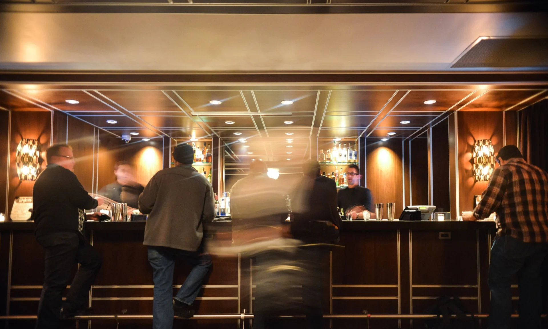 people-hotel-bar-drinks.jpg