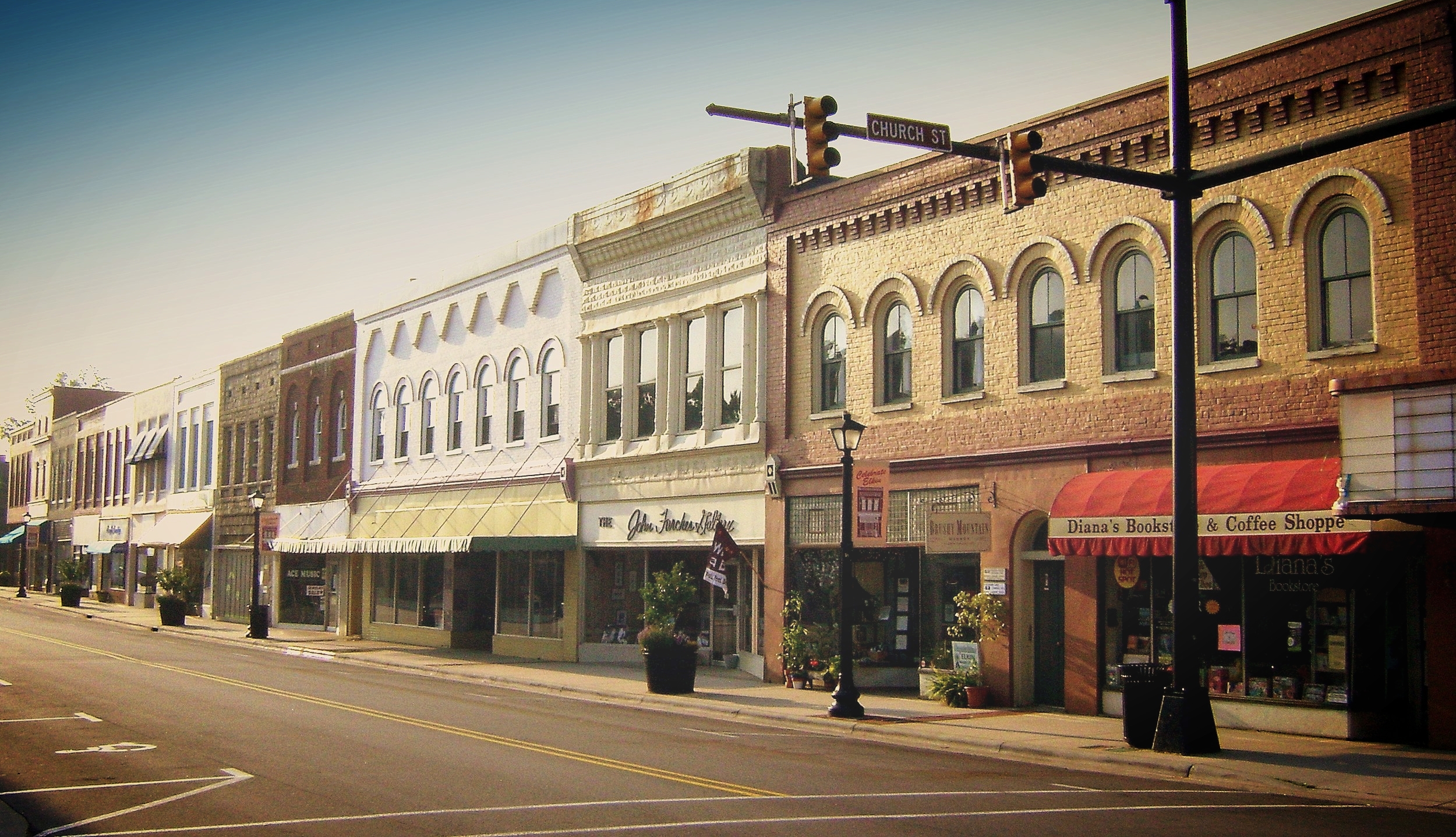 Elkin_NC_Downtown.jpg