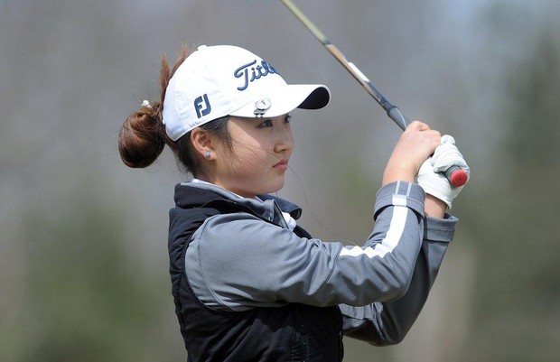 yoonakimgirlsgolf1.jpg