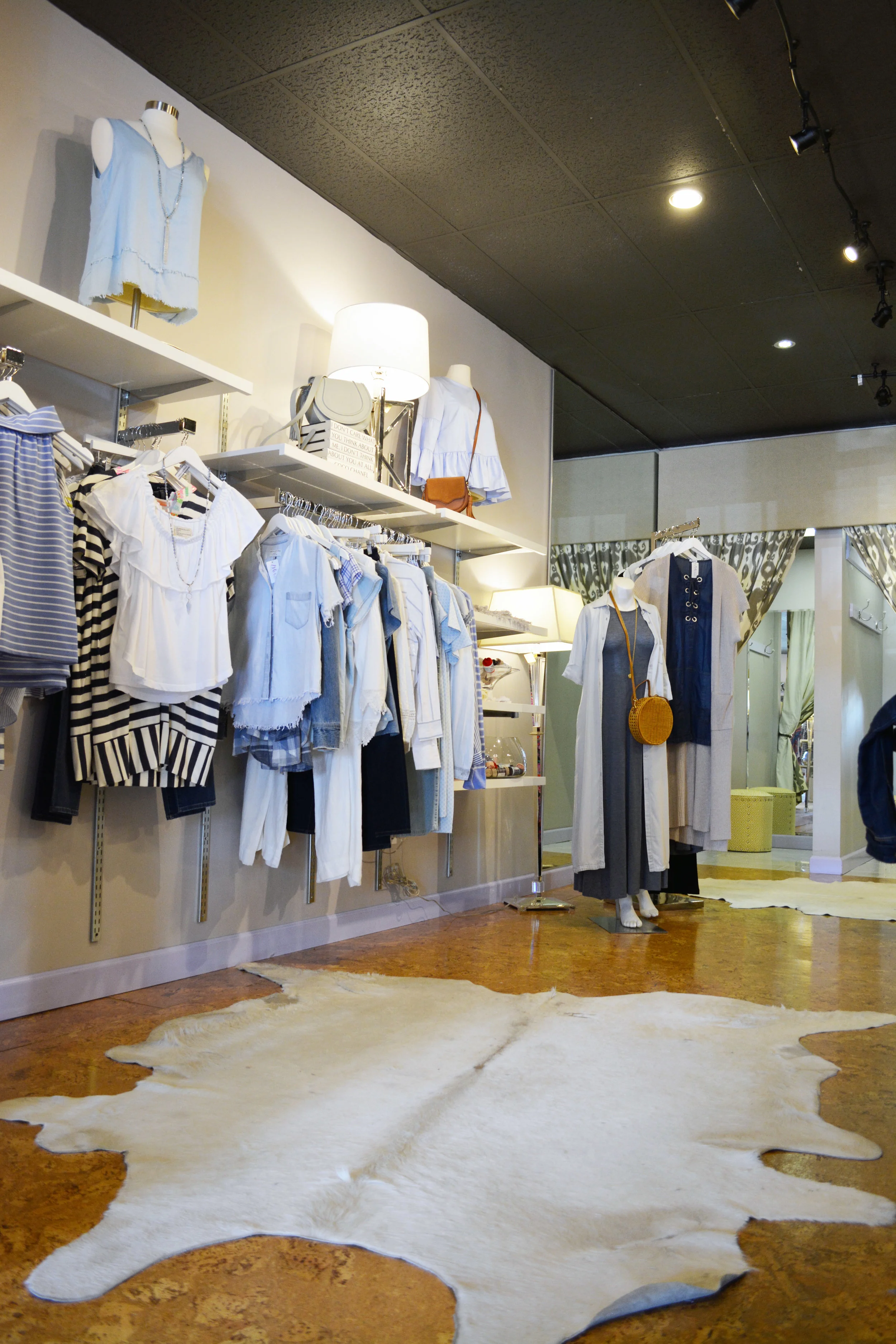 Merci - ClothesLobbyDressingArea.jpg
