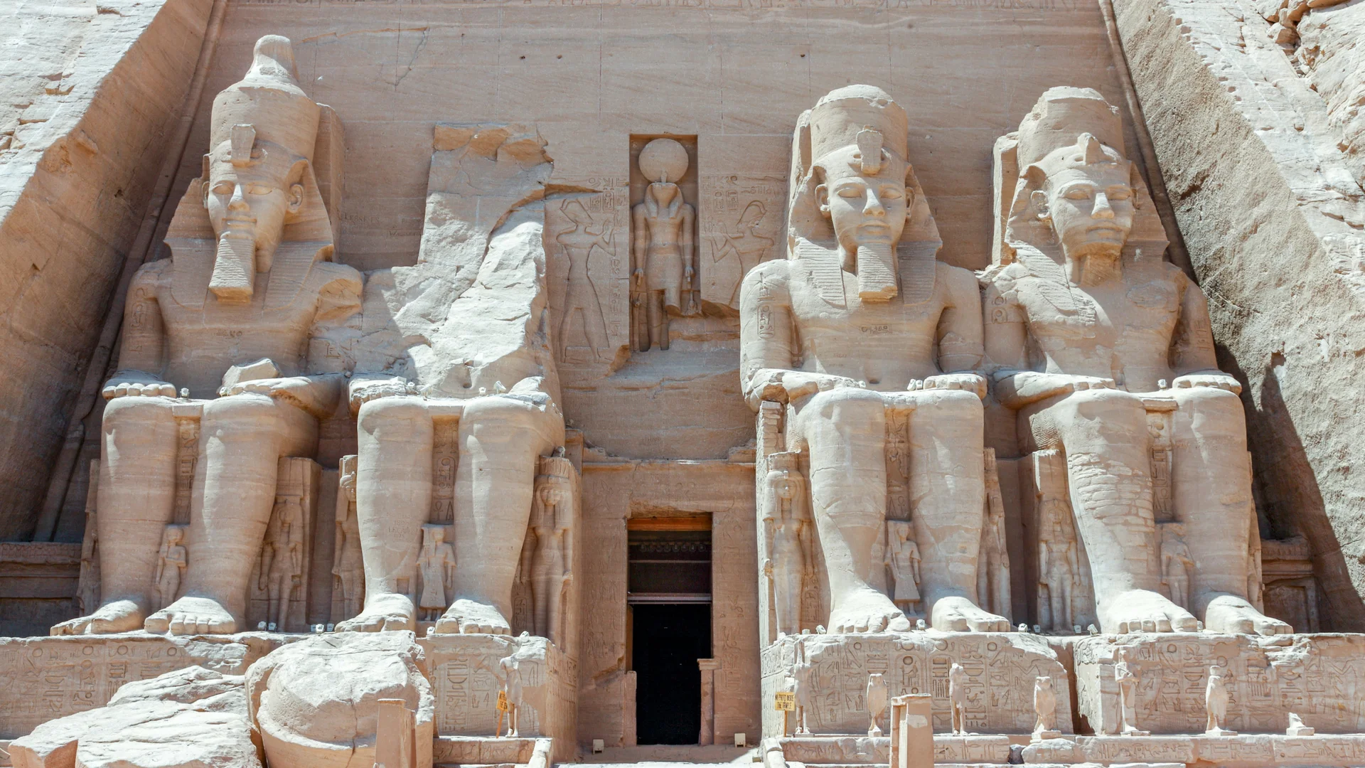 banner-ancient-egypt-ramesses-II-abu-simbel.jpg