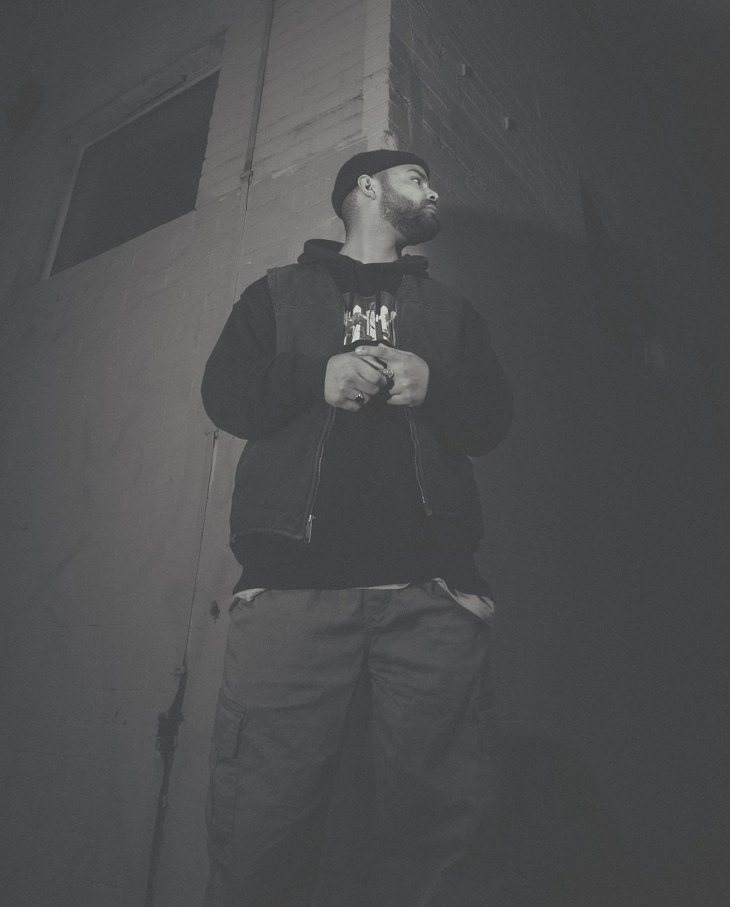 Swipe ➡️
Press shots for @morehijinx shot earlier in the year. 

#pressshots #modelshoots #headshotphotography #djphotography #bristolcreatives #ukcreatives #photographerslifestyle #photographylovers