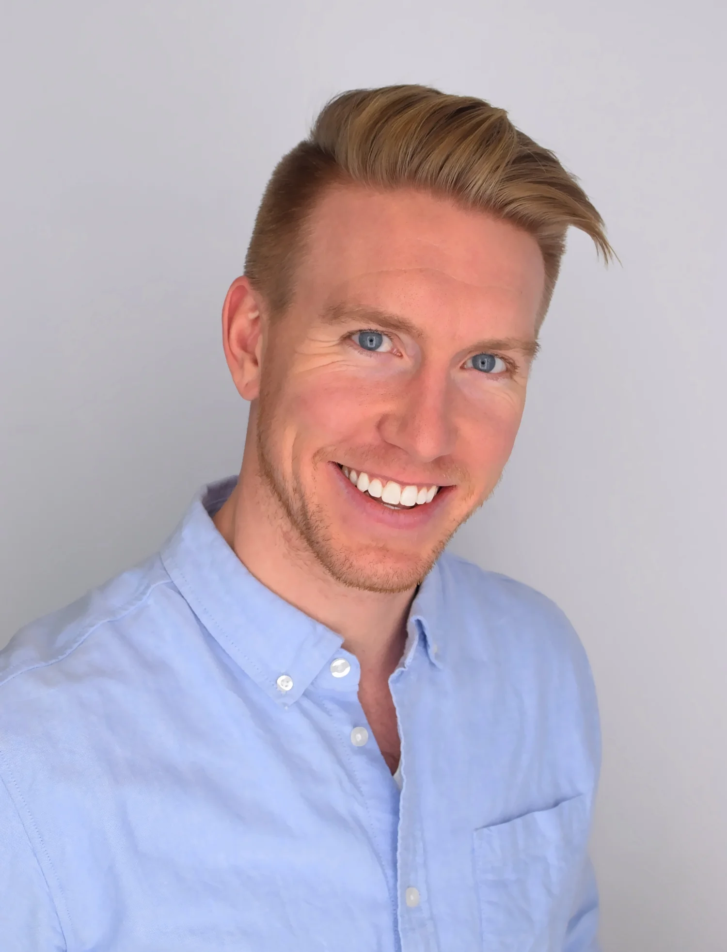 JEREME OUTERLEYS, MASc Engineer jereme.outerleys@gmail.com Linkedin | ResearchGate | CSB2018 Halifax Degrees: Bachelor of Applied Science, Engineering and Human Biology, Acadia University, 2010 Bachelor of Engineering, Biological Engineering, Dalhousie University, 2012 Master of Applied Science, Biomedical Engineering, Dalhousie University, 2017 Clinical Interests & Background Jereme is interested in applying his biomechanics research background to running and sports biomechanics and broaden his knowledge base. His interest is driven by incorporating lab and evidence-based biomechanical research into the clinical environment, in order to provide better tools for clinical decision making. Outside the Lab Jereme spends most of his time outside the lab planning his next trip, enjoying food, and staying physically active (ideally in the hockey rink).