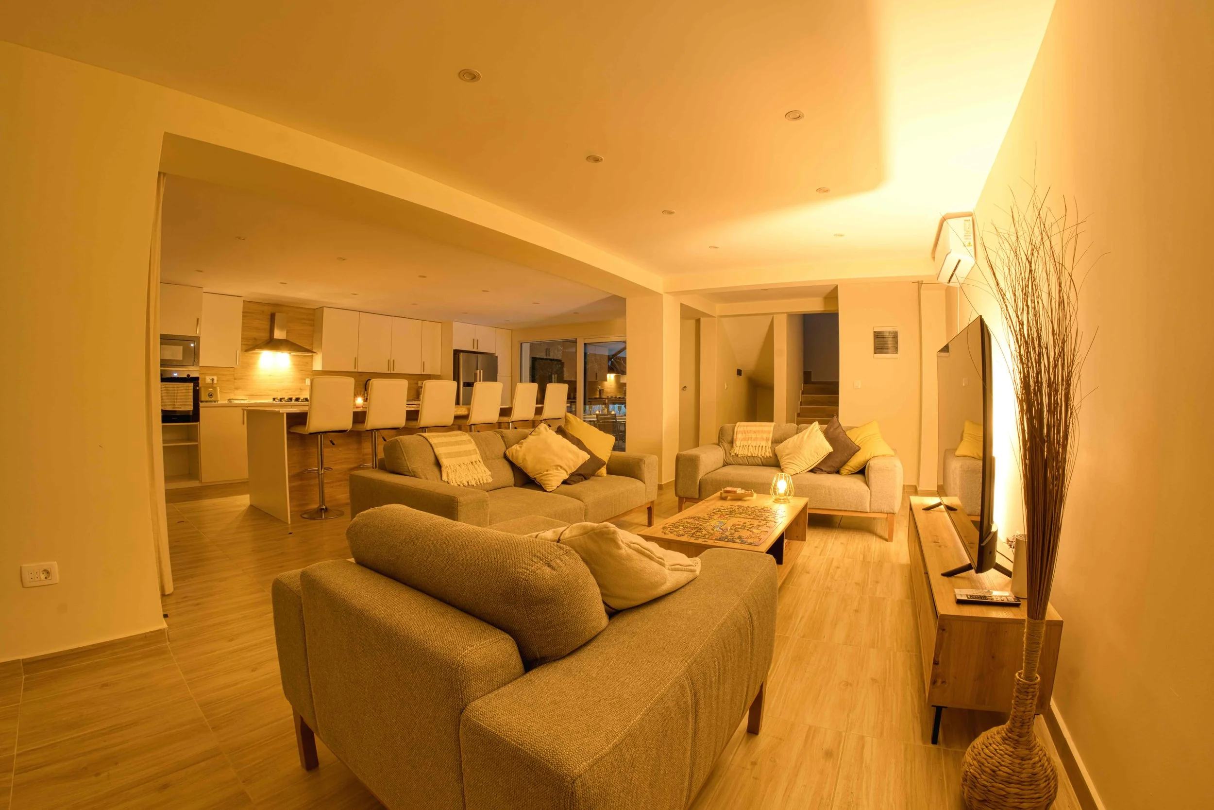 28.1 LIVINGROOM4.jpeg