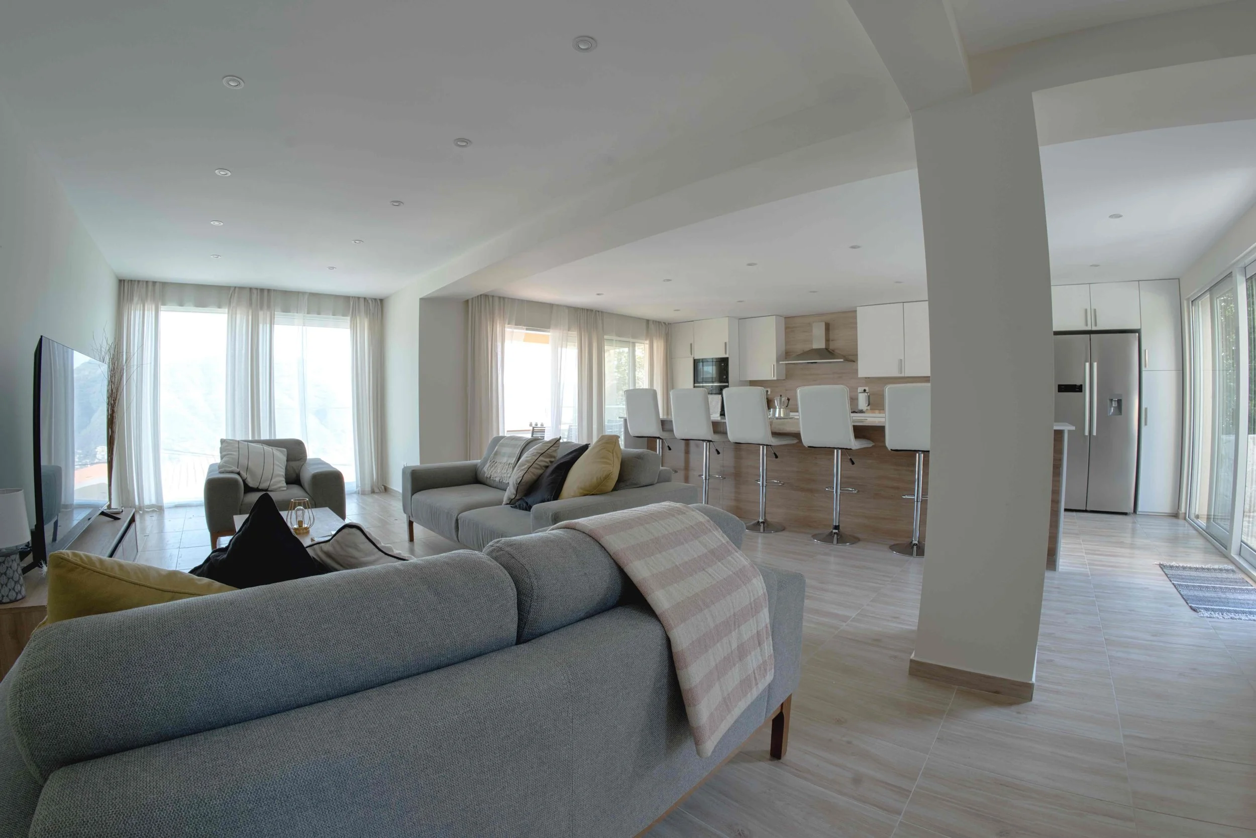 30 LIVINGROOM3.jpeg