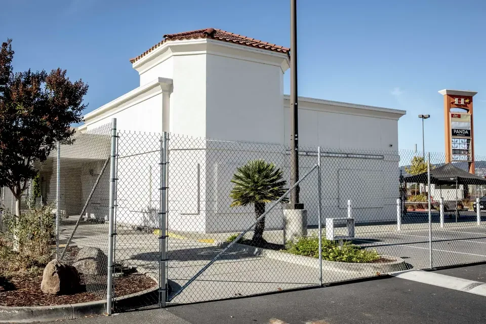 San Franciso chronicle: Crime-plagued Oakland In-N-Out site could see new life two years after the burger chain fled
