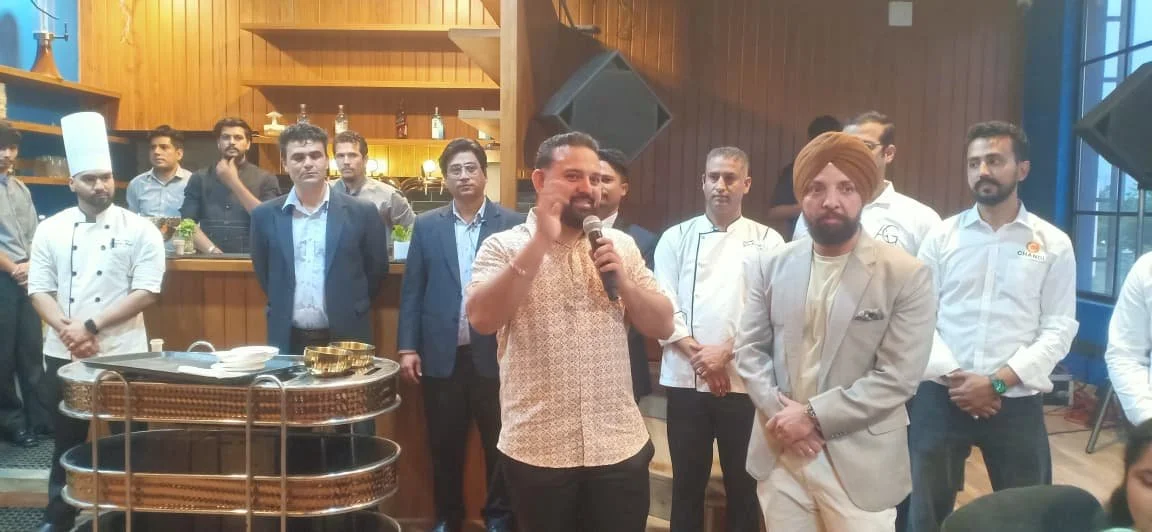 ट्राइसिटी का पहला इंडियन क्यूज़ीन ड्राइव-थ्रू एयरपोर्ट रोड पर लॉन्च