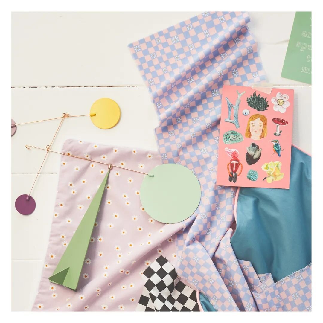 Notre motif floral vichy ! Photo @mondialtissus qui donne envie de se lancer dans un projet couture... ✂️🧵🪡
-
-
-
#tohubohubureau #vichylover #motifvichy #printantpattern