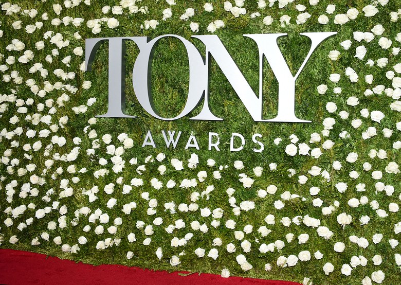 00-lede-tony-awards-flowers.jpg