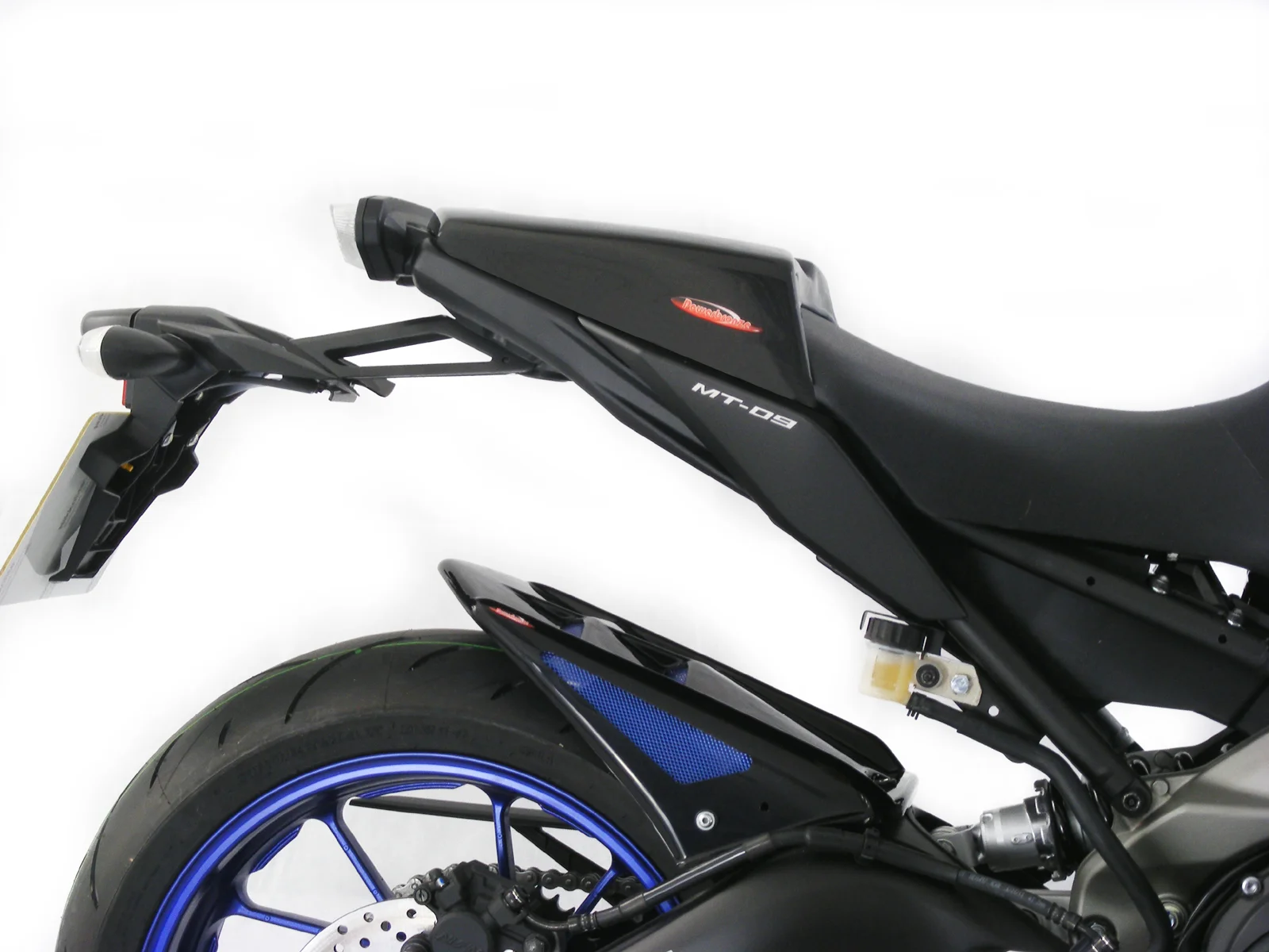 FZ09RearSeatCowlFitted1.jpg