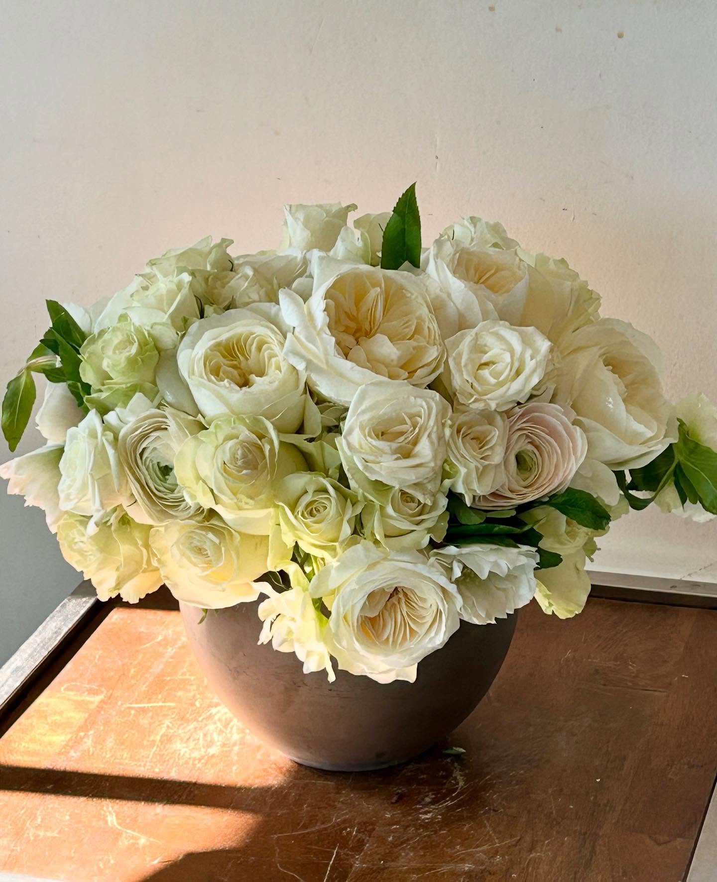 Sunday morning 🌸🌼#.
.
.
#sweetbloomsatelier #flowers#flroist#flowerstagram #instaflower#event#flowershop #floral