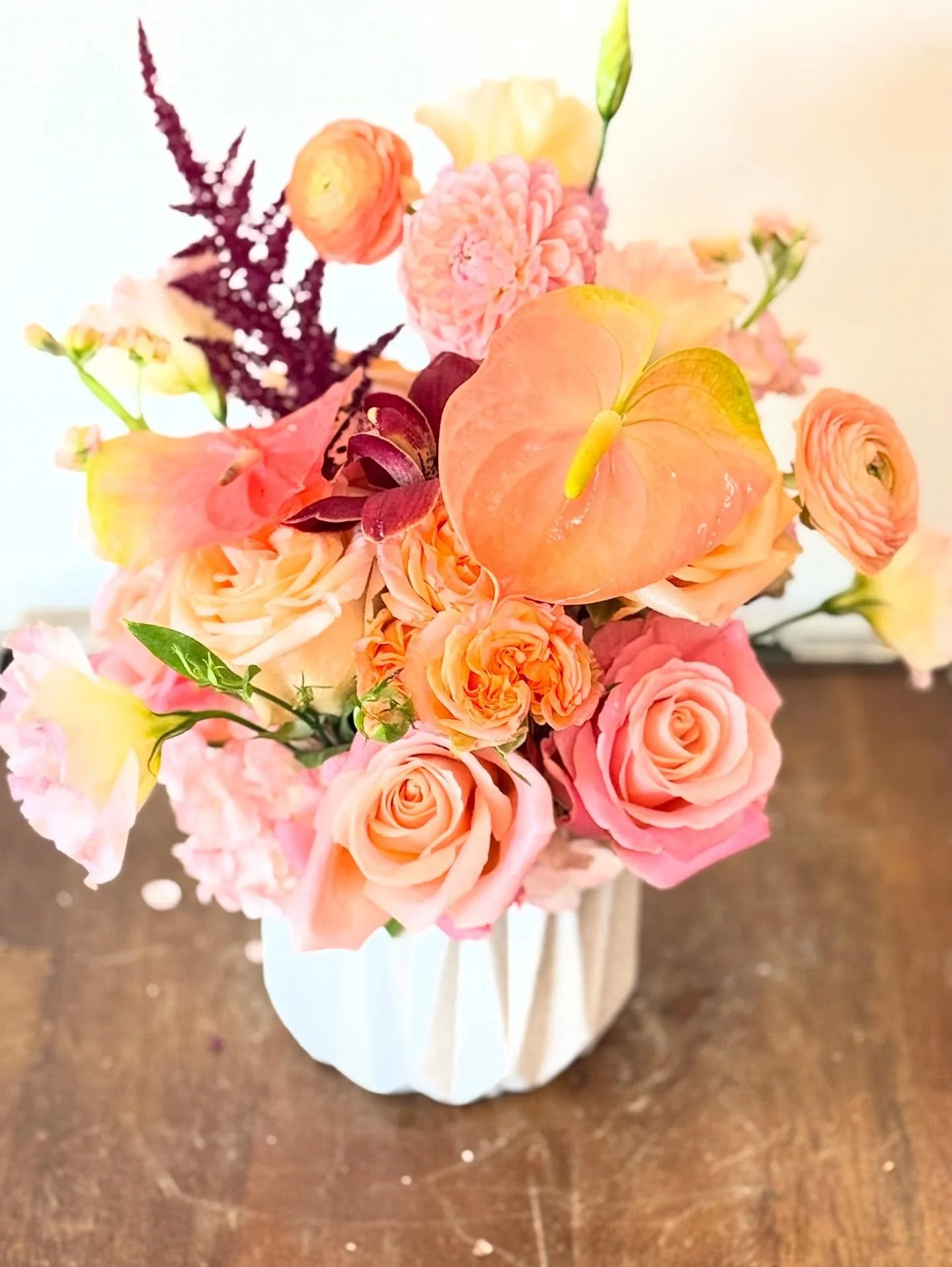 Another back to back Rare Beauty event flowers. Wish we were able to take the whole set up photos :( It&rsquo;s always so much fun to work with @rarebeauty 

#thankyou#sweetbloomsatelier#florist#flowershop#instaflower#florals#eventflorist#hermosabeac