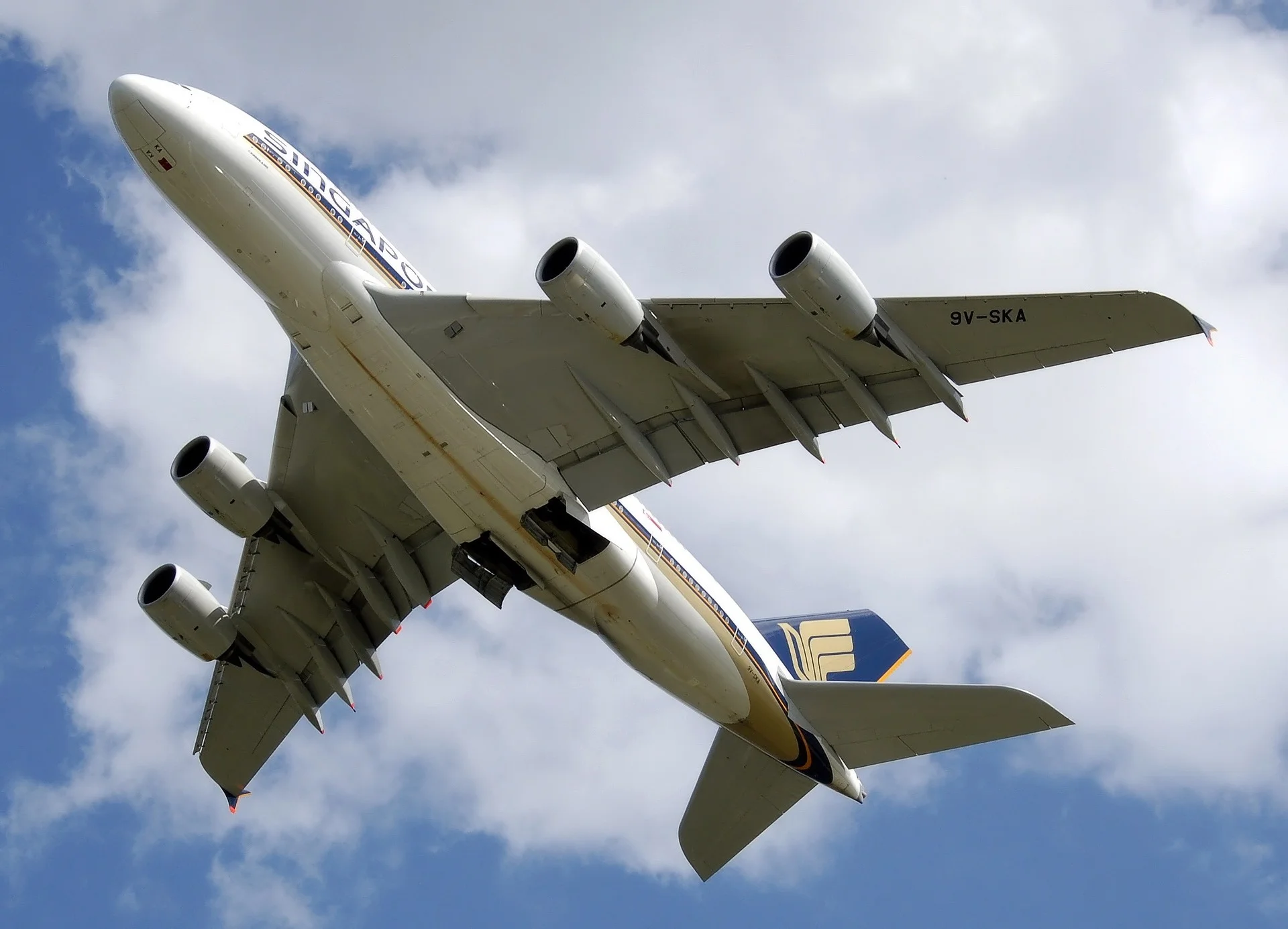 plane-544851_1920.jpg