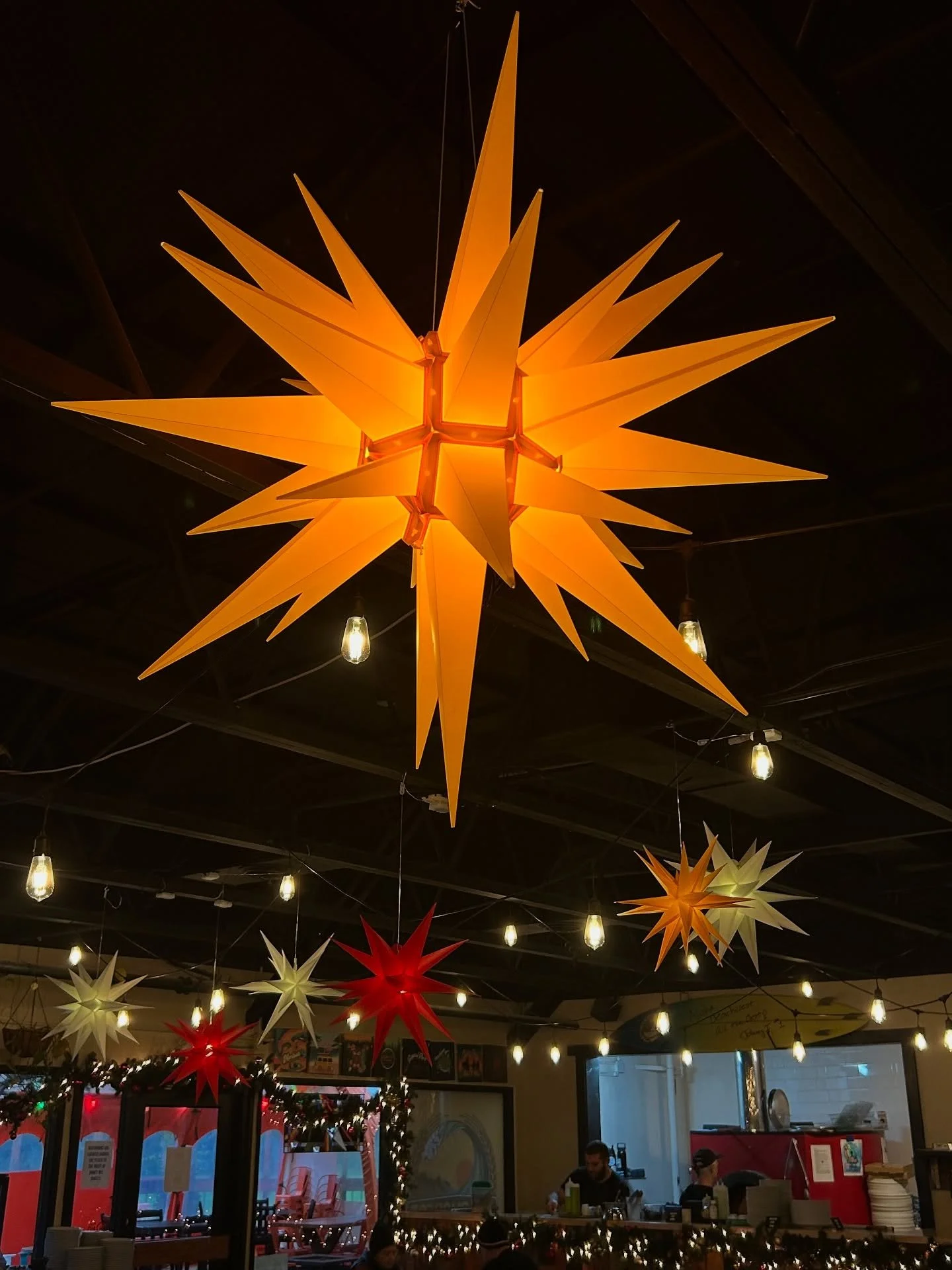 Holiday magic this week at the brewery✨

Visit the brewery, bask in the holiday decor and enjoy the specials beginning on Monday this week:
🍺Beer #2 of the Christmas Stout series the Irish Cream Stout releases on 12/8
🍕Week #2 Pizza Special- Seth&r