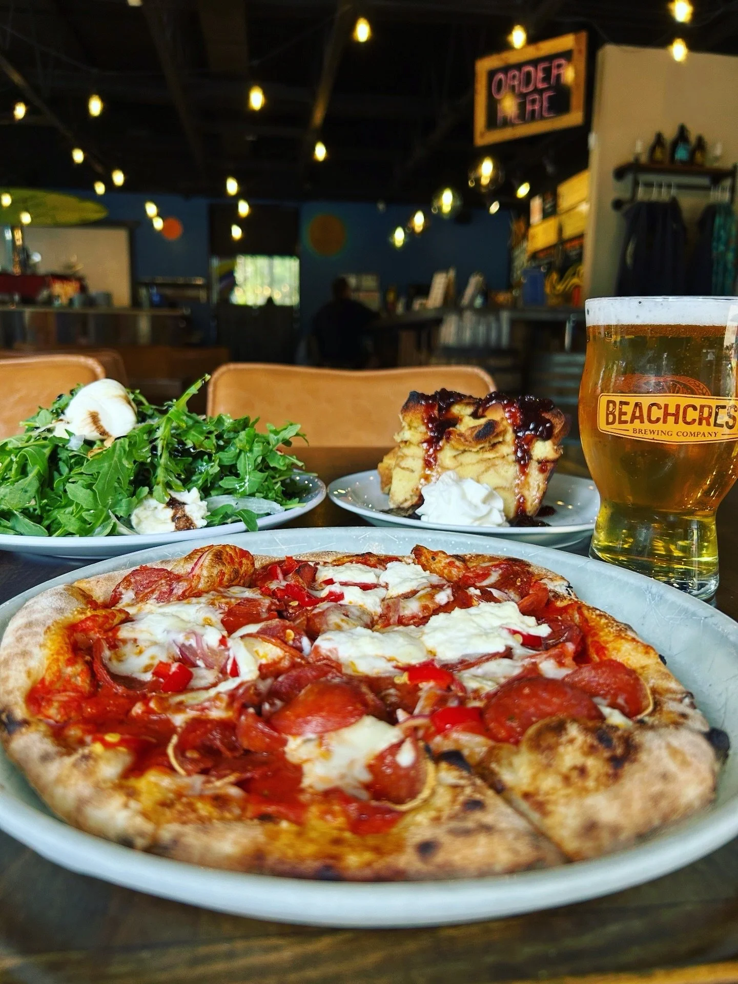 ✨Today&rsquo;s Specials✨

🍕Spicy Ricotta Pizza-sourdough crust, red sauce, mozzarella blend, ricotta, Fresnos, red onion &amp; pepperoni 
🥗Arugula Salad with Burrata-arugula, shaved parmesan, hazelnuts, creamy burrata, &amp; Citrus oil &amp; balsam