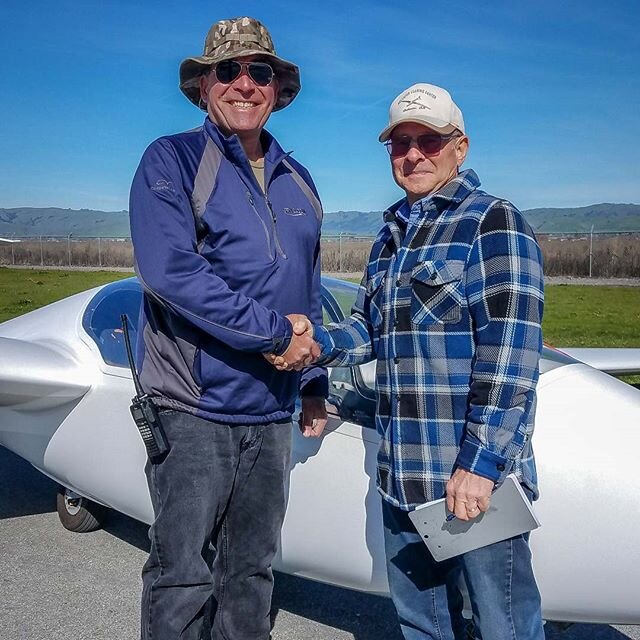 Congratulations to Jerry Klajbor for completing his private pilot glider checkride with DPE Dan Gudgel. We're glad to have you join the ranks, Jerry. . . .
#glider
#sailplane
#pilotslicense
#checkridepassed