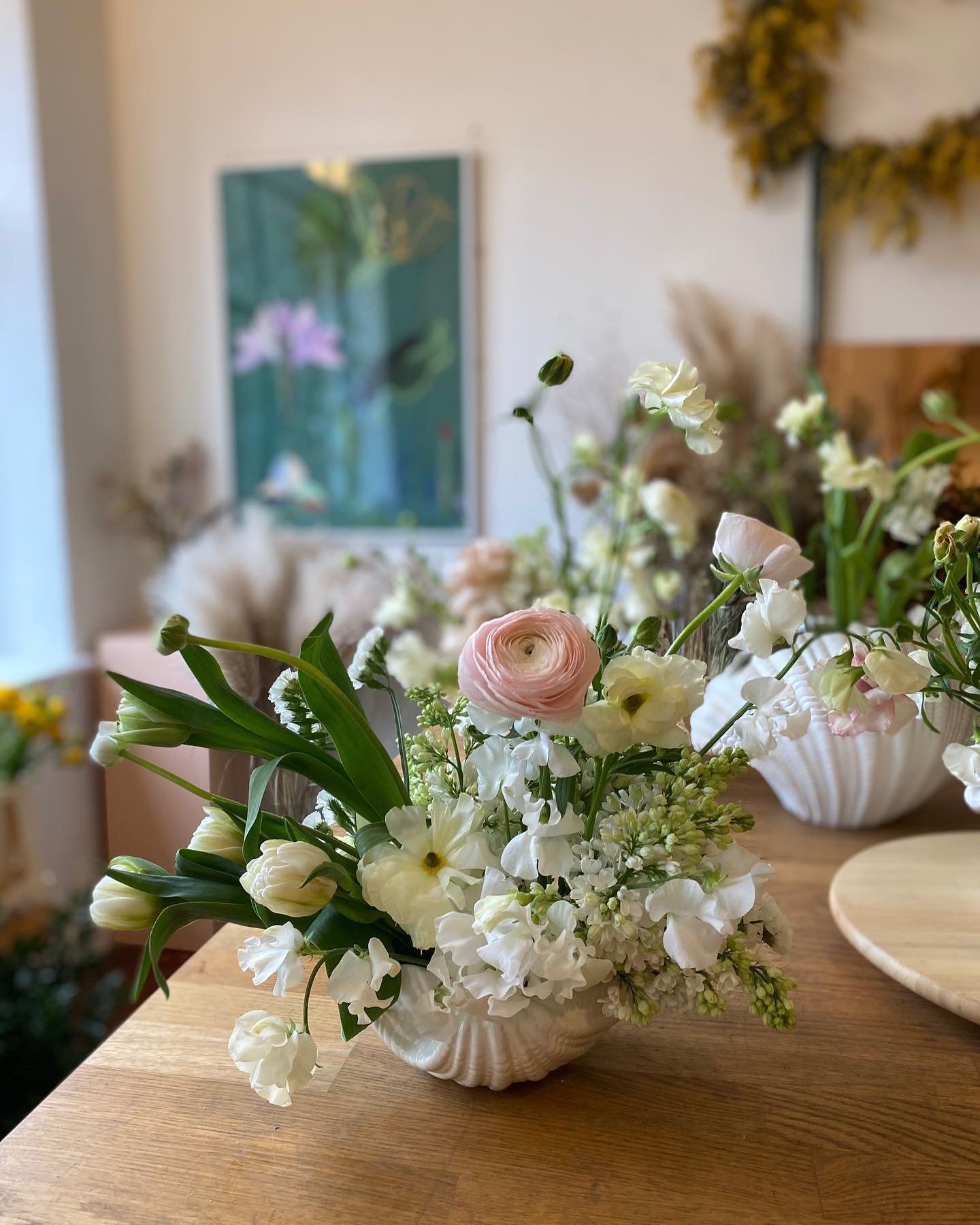 Spring shells #hackneyflorist #clareloveblooms #londonflorist #inspiredbynature #foamfree