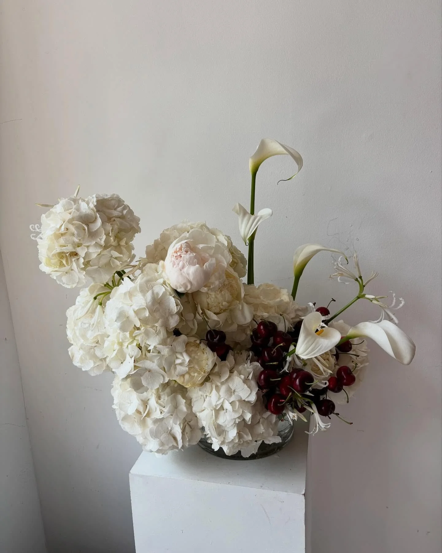 Flower clouds and Cherries to celebrate the launch of Huda Beauty Easy Bake fragrance with @heaps_stacks for @hudabeauty #clareloveblooms