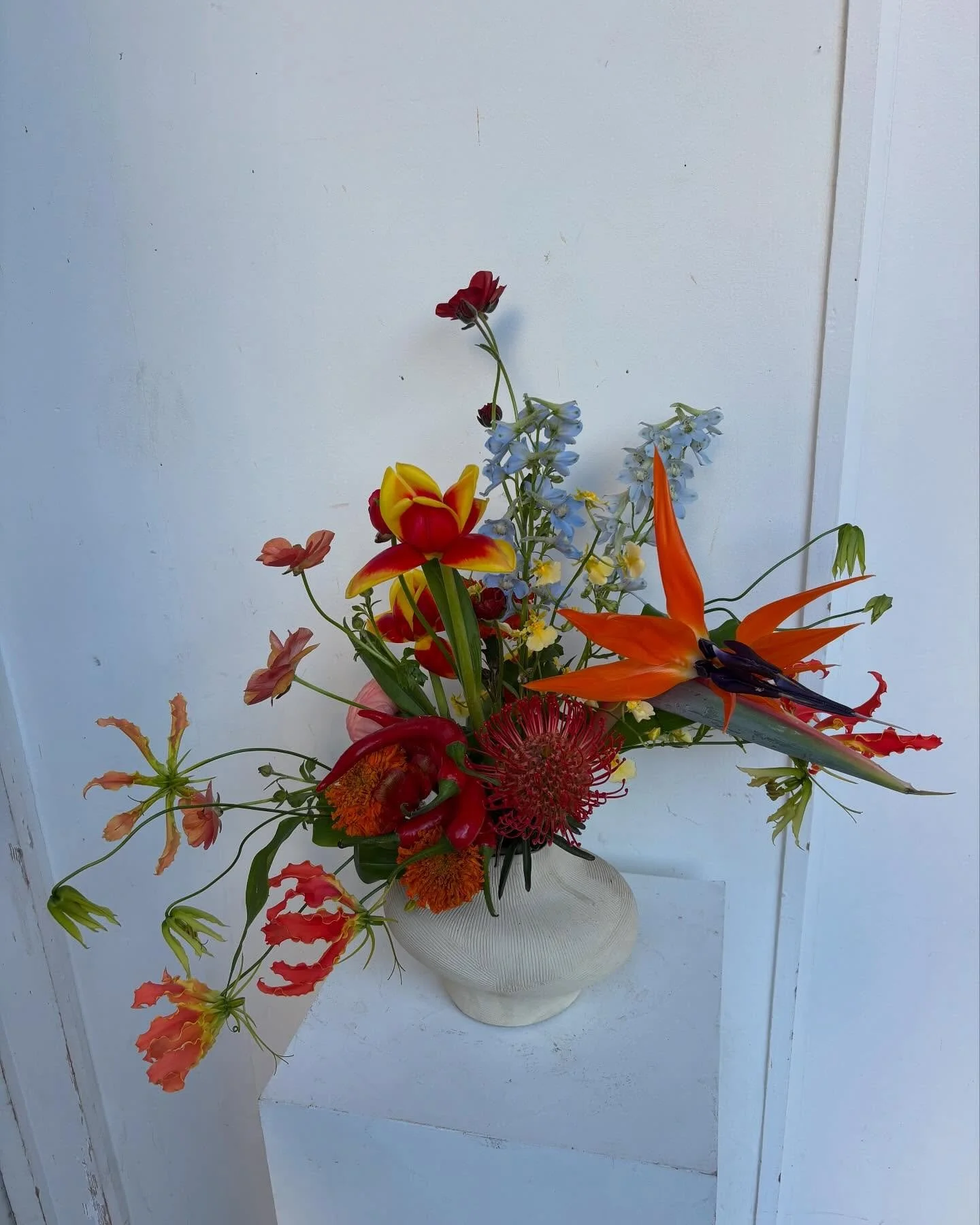Making shapes with a mix of tropical and seasonal flowers for the lovely @riverisland @riverislandpr #clareloveblooms