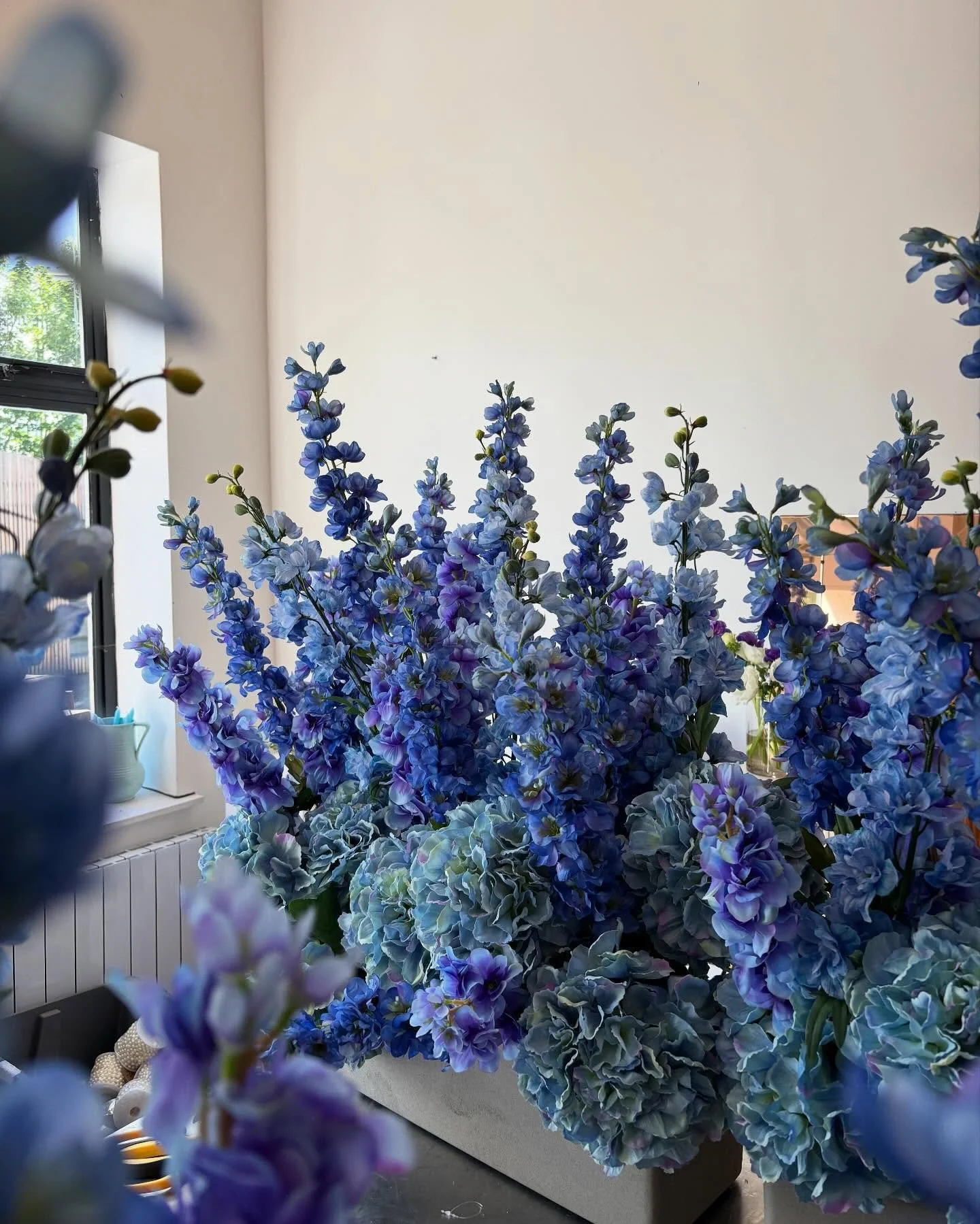 Delphs and Hydrangeas for the lovely @jimmyfairly #chelseainbloom2026 #clareloveblooms