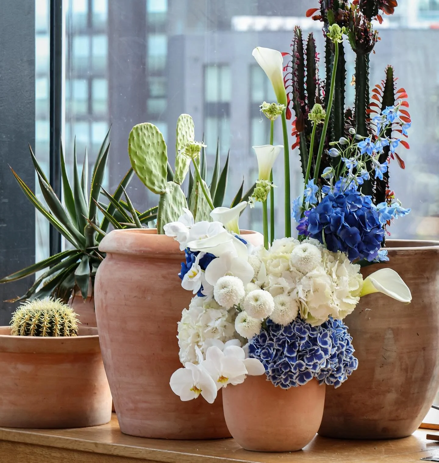 Blue hues for the lovely @heaps_stacks for @pierre.fabre.group at the iconic @onehundredshoreditch #clareloveblooms