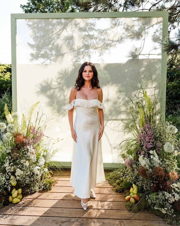 The beautiful @selenagomez amongst our meadows at the iconic @kensingtonroofgardens 

Produced by @heaps_stacks to celebrate Rare Beauty x SEPHORA&rsquo;s London Rare Beginnings launch.
@rarebeauty 
@sephorauk 

Thanks dream team @pheeking @eml_flora