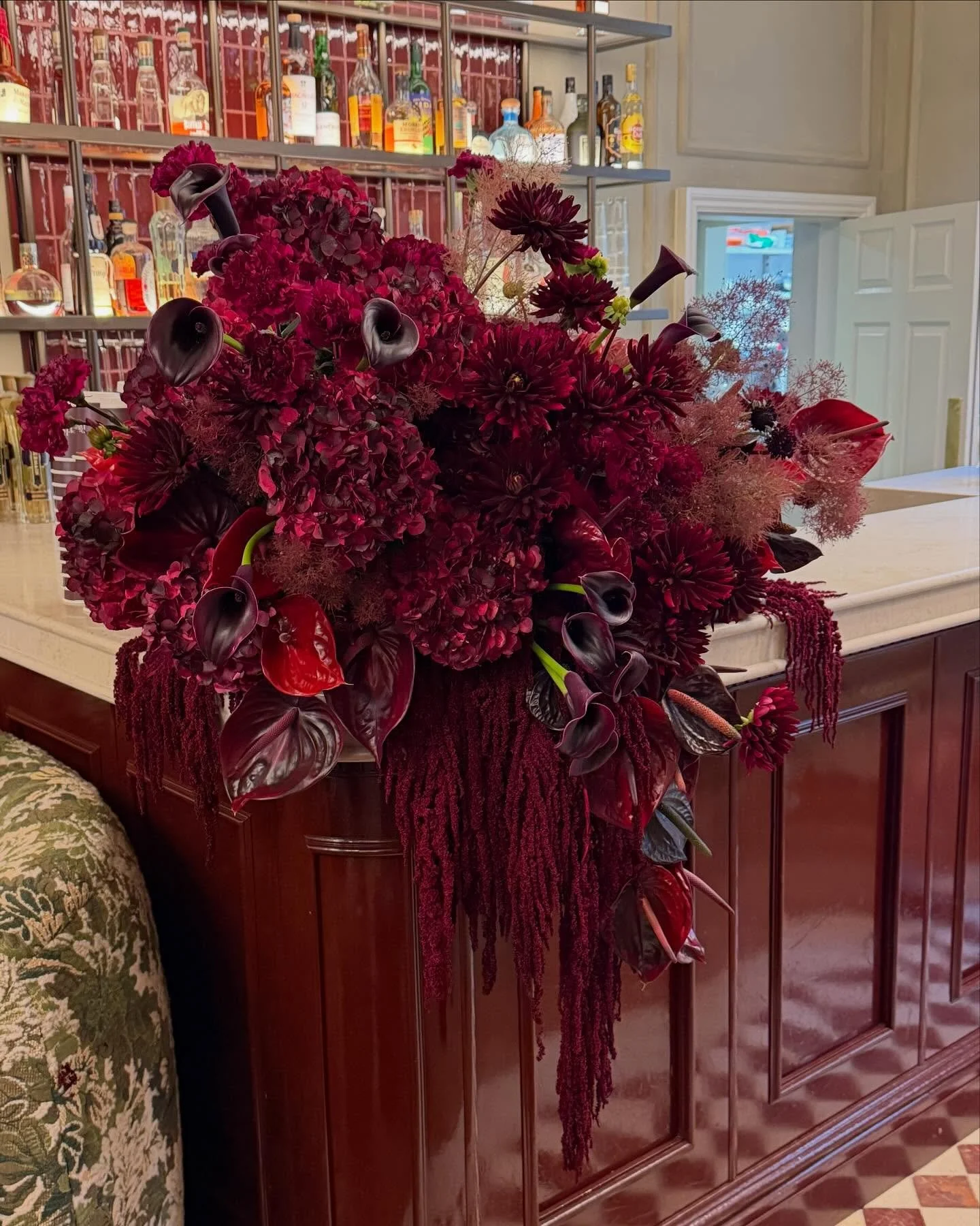 All the drama for the gorgeous team @riverislandpr for their AW press day at @mourlondon. Thank you @eml_florals @pheeking for all your flowery help with this one and best blooms as always @greenandbloom_flowers ❤️🍇 
#clareloveblooms