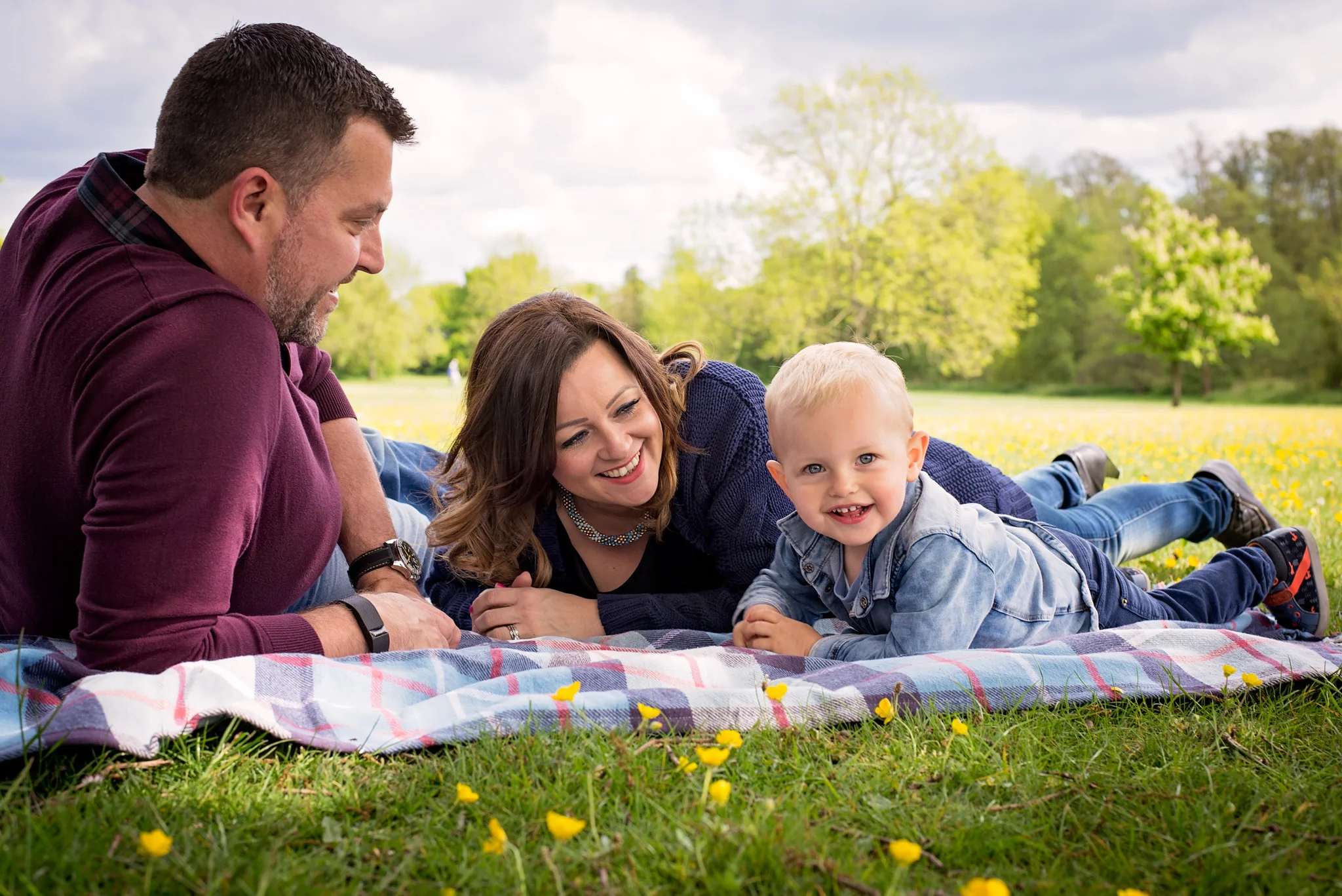 Relaxing together on a picnic blanket | Warwickshire Family Photographer