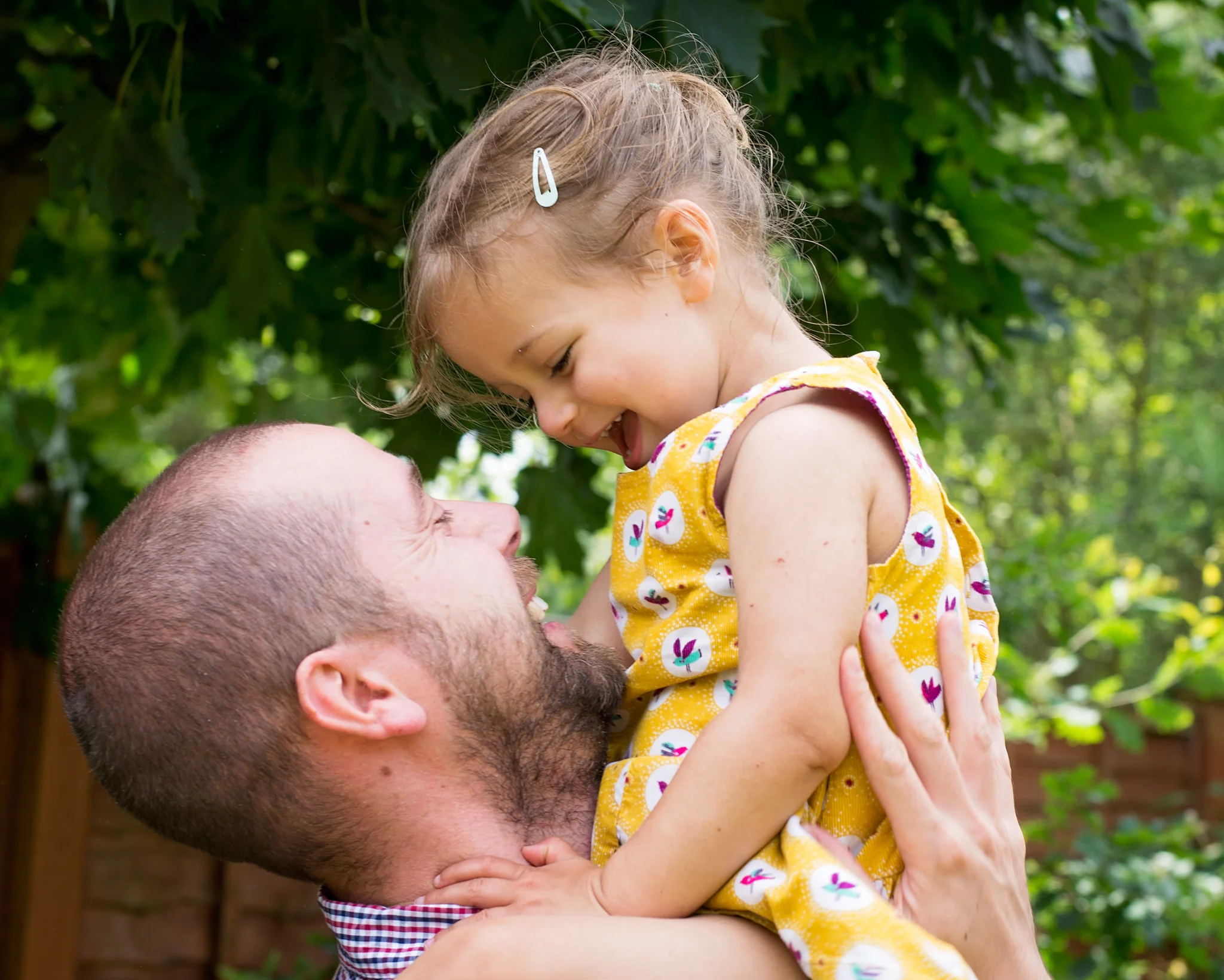 Dad holding daughter | Warwickshire Family Photographer