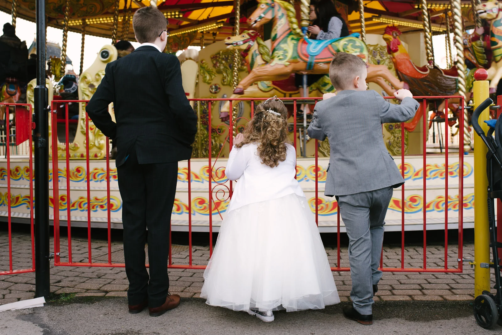 Kids at the carousel | Warwickshire Wedding Photographer