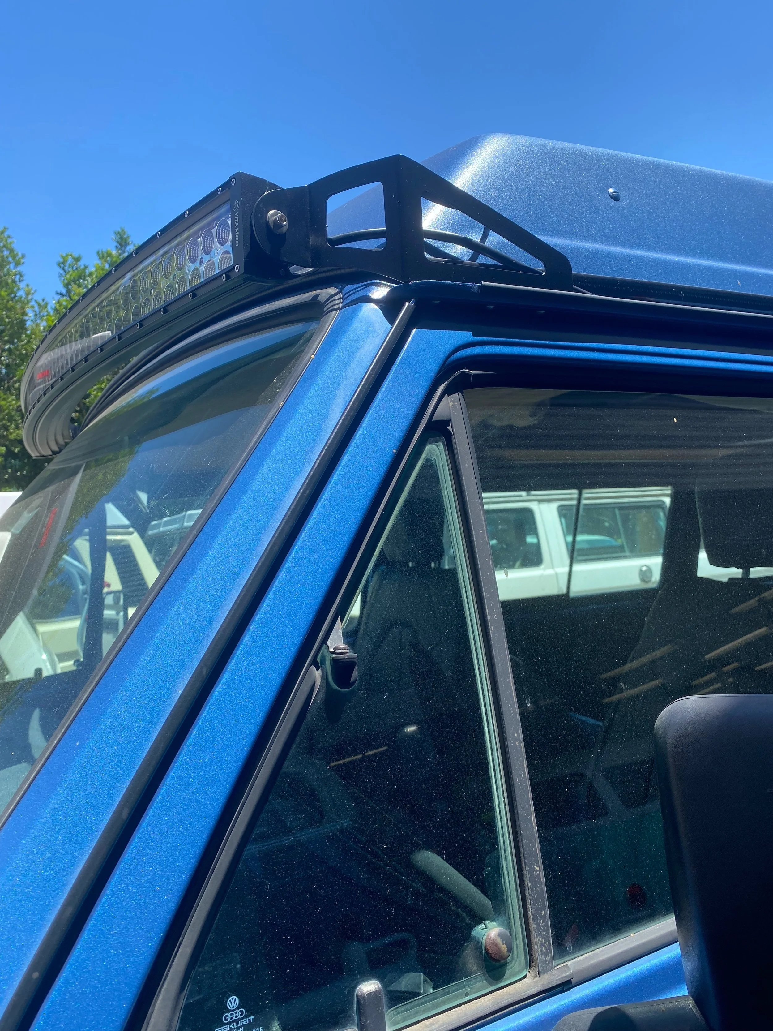 Light+Bar+Mounts+Blue+Van.jpg